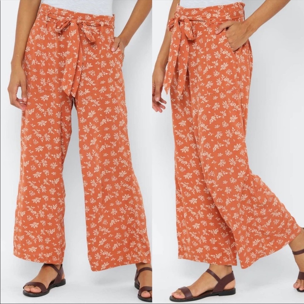AMERICAN EAGLE Floral Tie-Waist Flowy Pants